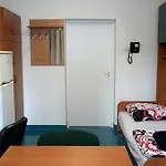 Dom Studencki Centaur Hostel *